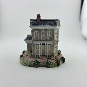 Liberty Falls AH33 International Services Daily News Office & Plant Miniature‎